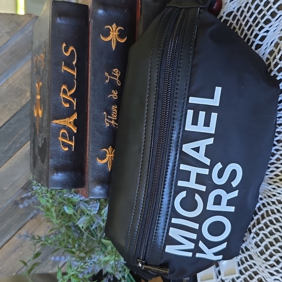 Michael Kors Handbags - MICHAEL KORS BELT BAG🥰